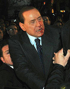 Berlusconi aggredito