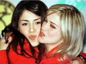 Paola & Chiara e la Giungla dei giornalisti rosa Paola & Chiara e la Giungla dei giornalisti rosa