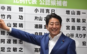 Elezioni Giappone, stravince Abe