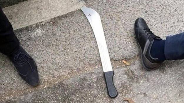 Belgio, ferisce due poliziotte a colpi di machete