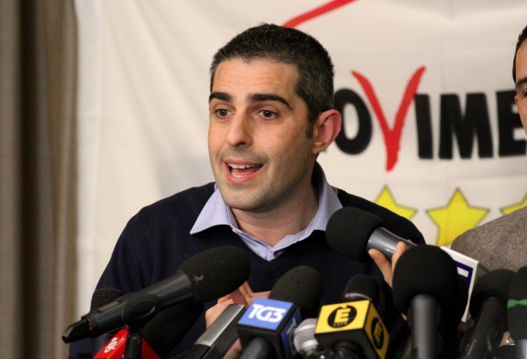 Pizzarotti lascia il Movimento 5 stelle