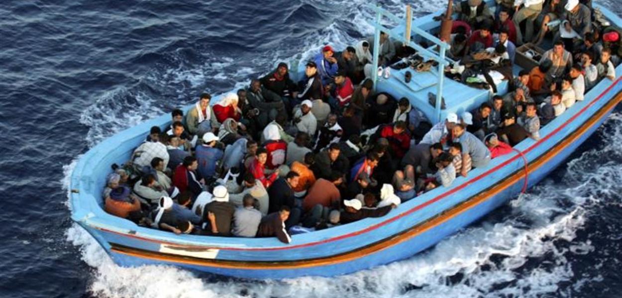Migranti, firmato accordo Italia-Libia.