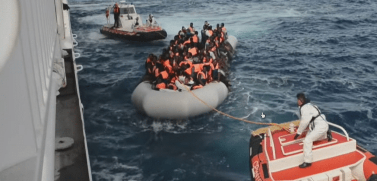 Migranti-Ong, scoppia la lite tra Alfano e Orlando. Grasso contro Di Maio