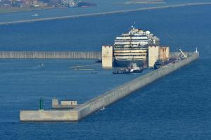 Costa Concordia arrivata al porto di Genova