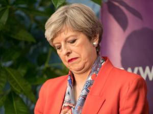 Elezioni Uk. May le vince, ma perde la sfida