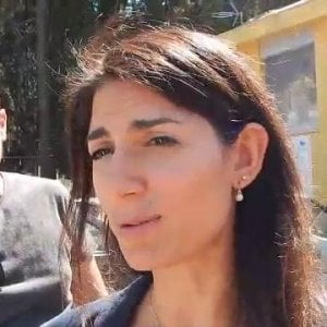 Roma, abuso d'ufficio e falso: Raggi rischia il processo