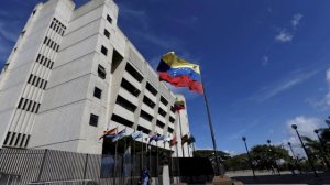 Venezuela: "Granate da un elicottero contro la Corte suprema"