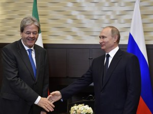 Vertice Russia-Italia. Putin difende Trump.