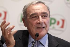 Senato, il presidente Pietro Grasso lascia gruppo Pd.