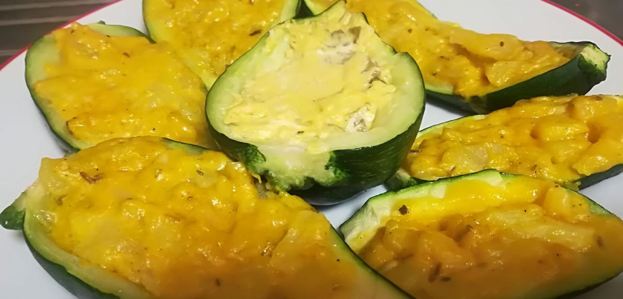 Zucchine ripiene di zucca con pepe nero e stracchino