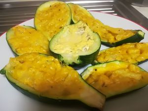 Zucchine ripiene di zucca con pepe nero e stracchino