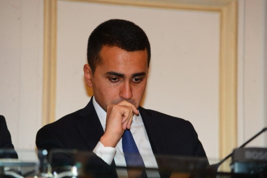 Di Maio cancella confronto tv con Renzi. Renzi: 'Ridicolo, io ci sarò'