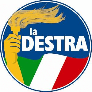 Si sono conclusi ieri i due giorni dell’assemblea costituente de La Destra. Il movimento politico nato il 26 luglio si è dotato ufficialmente di uno statuto e di un documento programmatico. Storace e Buontempo sono stati confermati alla guida del neonato partito dagli iscritti presenti al palazzo dei congressi di Roma. Seimila persone nella prima giornata, meno nella seconda, hanno infatti legittimato i due esponenti politici in base al principio di democrazia diretta e partecipativa, più volte ribadito durante i lavori, e riferito non solo alle questioni interne al partito. «La Destra - ha dichiarato Buontempo – come ha potuto rinunciare al presidenzialismo. Dobbiamo condurre una battaglia politica per l’elezione diretta del capo dello stato dotato di poteri più ampi». "Dico che per An e' una scelta ottima". Ignazio La Russa, capo gruppo di An alla Camera, giudica cosi' la decisione di Daniela Santanche' di lasciare An per la Destra di Storace. "Mi auguro - sottolinea La Russa - che abbia fatto la scelta giusta per lei. Dal punto di vista politico e' sbagliata. In ogni caso per An e' una scelta giusta. Noi non possiamo perdere tempo per fibrillazioni interne. La sua scelta ci crea piu' serenita' e tranquillita'". ''Quelli di Alleanza nazionale si devono dare una calmata perchè senza i voti di Santanchè i ministri non li fanno più''. Lo dice Francesco Storace, segretario de 'La destrà, che ribatte alle parole di Ignazio La Russa, dopo l'uscita di Daniela Santanchè. ''Sono molto contento per la scelta della Santanchè - dice ancora Storace prima di entrare nel Palazzo dei congressi strapieno -. E' una donna coraggiosa e valorosà'.