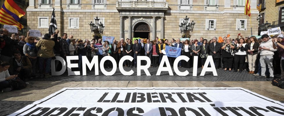 Spagna, in carcere vice presidente e 7 ministri