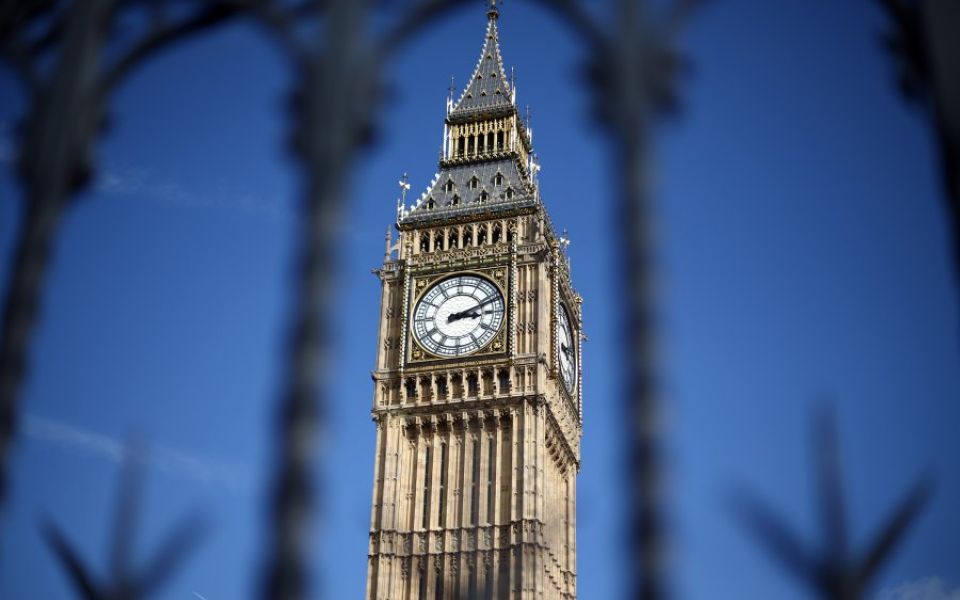 Uno scandalo sulle molestie sessuali sta colpendo il parlamento britannico