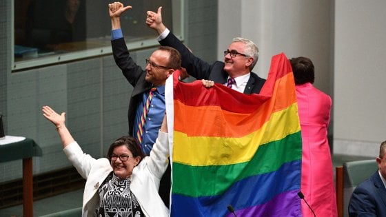 Australia, approvata la legge sui matrimoni gay