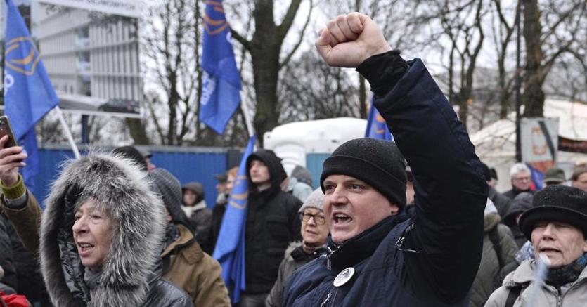 La Polonia vara la riforma che limita l’autonomia della magistratura