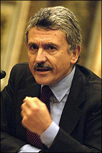 Berlusconi "fugge" da D'Alema