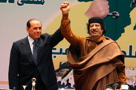 Berlusconi in Libia invita Gheddafi Venga al G8 con la sua tenda