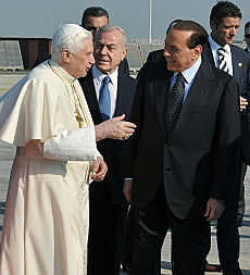 Berlusconi incontra il Papa dopo le tensioni con il Vaticano