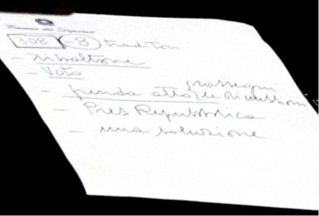 Governo, la maggioranza non c'è più Berlusconi si arrende: "Mi dimetto"