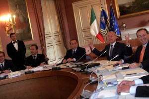 Cdm pareggio di bilancio in Costituzione dal 2014, le province spariranno
