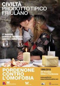 “Civiltà prodotto tipico friulano”, ecco i baci gay sui manifesti della discordia per la Giornata contro l’omofobia