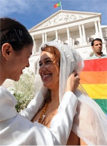 Iowa (Usa): si ai matrimoni gay