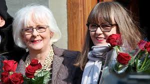 L’Islanda legalizza le nozze gay. E la premier si sposa.