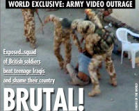 Militari britannici che picchiano selvaggiamente ragazzini iracheni