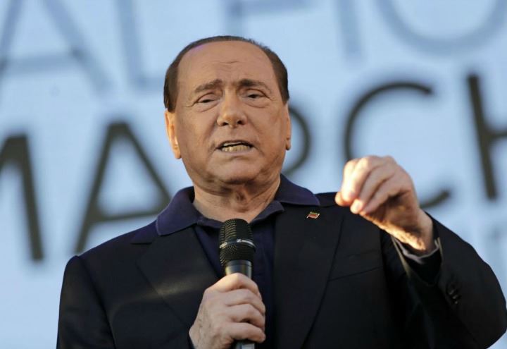 Per Berlusconi i licenziati sono fannulloni?