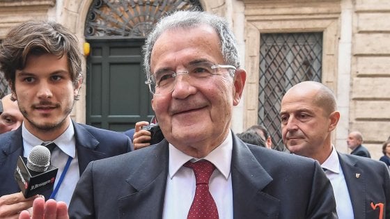 Prodi: "Voterò per il 1centrosinistra, chi è fuori dalla coalizione non è per l'unità"