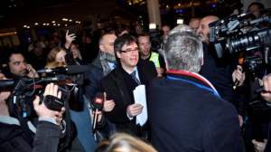 Puigdemont lascia il Belgio per la Danimarca e la Spagna riattiva l'ordine di arresto
