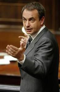 Spagna, il Parlamento approva i matrimoni e le adozioni gay