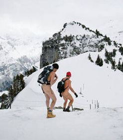 Svizzera, no all’alpinismo naturista. Appenzell vieta le passeggiate adamitiche