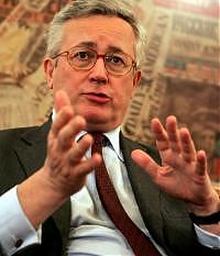 Tremonti: "Centreremo gli obiettivi Ue". Ma l'Fmi rivede al ribasso la crescita.