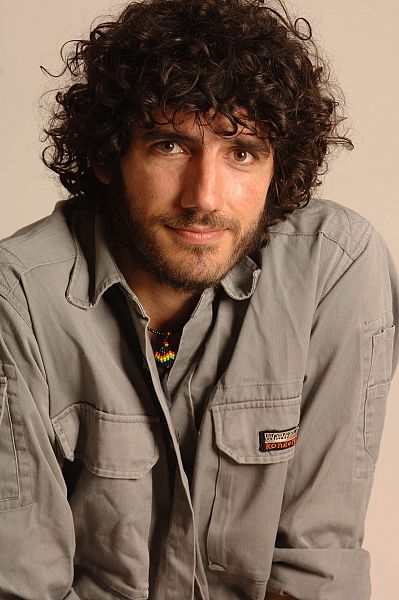 Caso Rivera. Fiorello: Preoccupatevi di chi imbraccia il mitra, non la chitarra