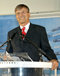 Dimostranti in piazza contro i liberali al governo e il sindaco Demszky