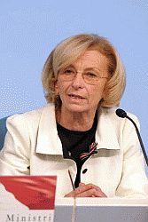 Fassino apre alla Bonino. Lei: «Non sono un'accattona»