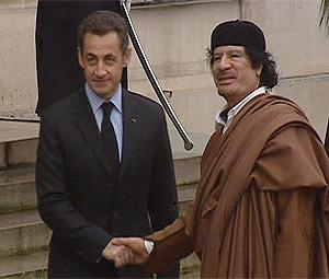 Gheddafi a Parigi: sullo sfondo delle polemiche, firmati contratti miliardari