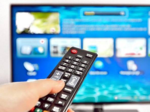 Il governo approva il ddl Gentiloni, Berlusconi incredulo