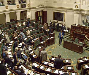 Il parlamento belga torna al lavoro, ma senza governo
