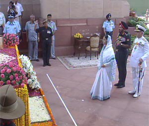 India, il discorso del premier per i 60 anni di indipendenza