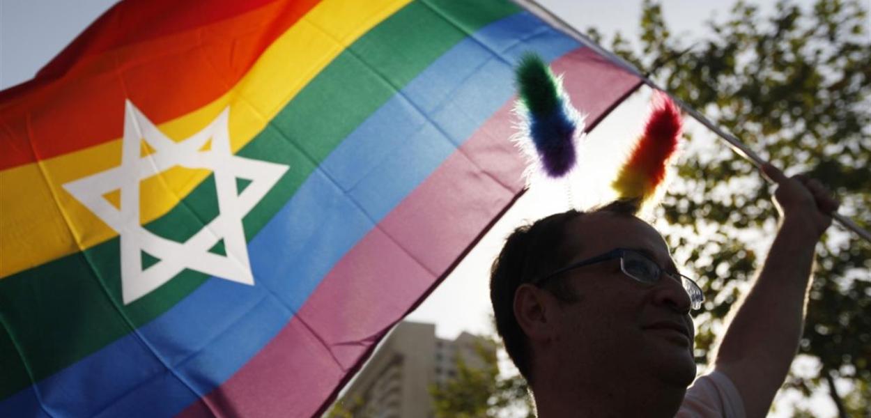 Israele: esteso diritto adozione alle coppie gay