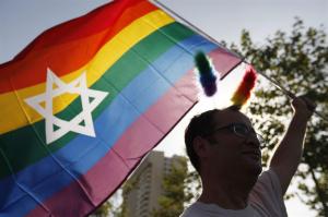 Israele: esteso diritto adozione alle coppie gay