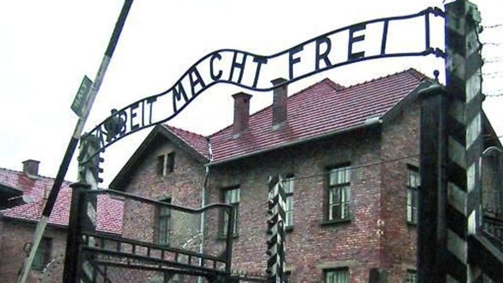 La Polonia approva la controversa legge sui lager