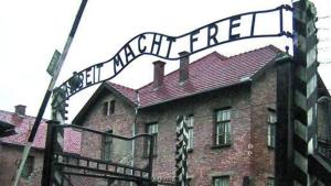 La Polonia approva la controversa legge sui lager