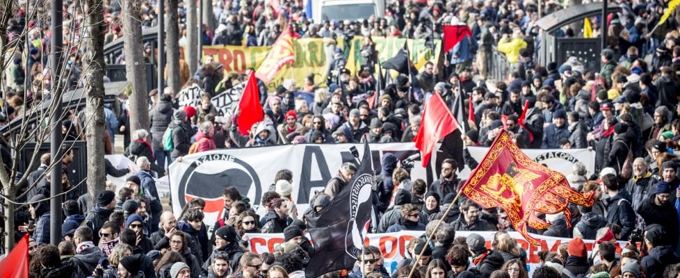 Macerata invasa dal corteo antirazzista e antifascista