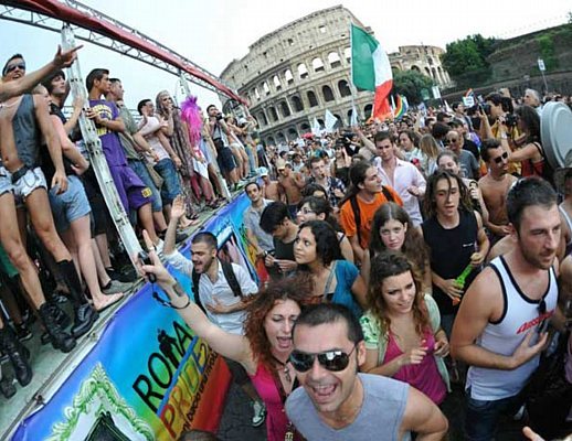 Manifestazione a Roma per le unioni gay