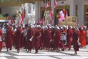 Myanmar: polizia antisommossa a Yangon